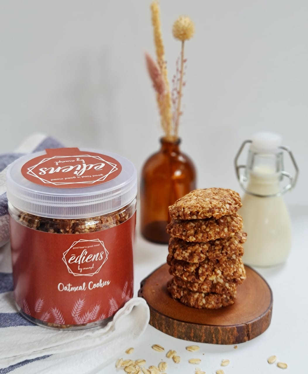 Stiker label oatmeal cookies merek ediens model segel dan persegi warna maroon minimalis kekinian