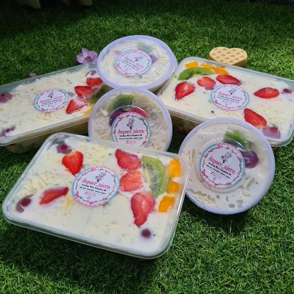 Conth stiker label thin wall depoer niera untuk produk salad buah dengan bahan vinyl tahan air