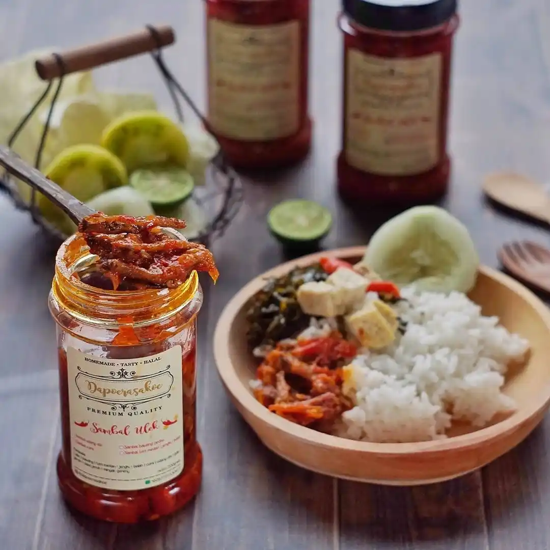 cetak-stiker-label-terdekat-sticker-produk-kemasan-vinyl-kromo-transaparan-sukabumi