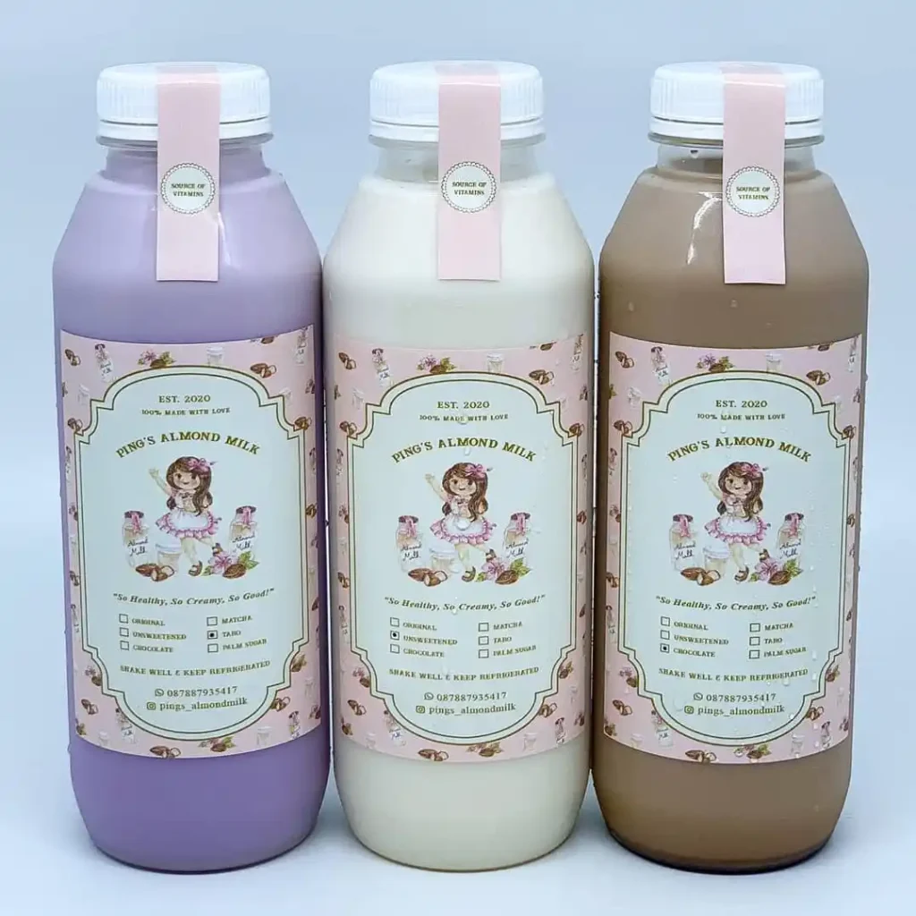 Cetak label Bandung stiker merah muda bergambar gadis kecil lucu pada botol susu almond segar tampil manis menarik