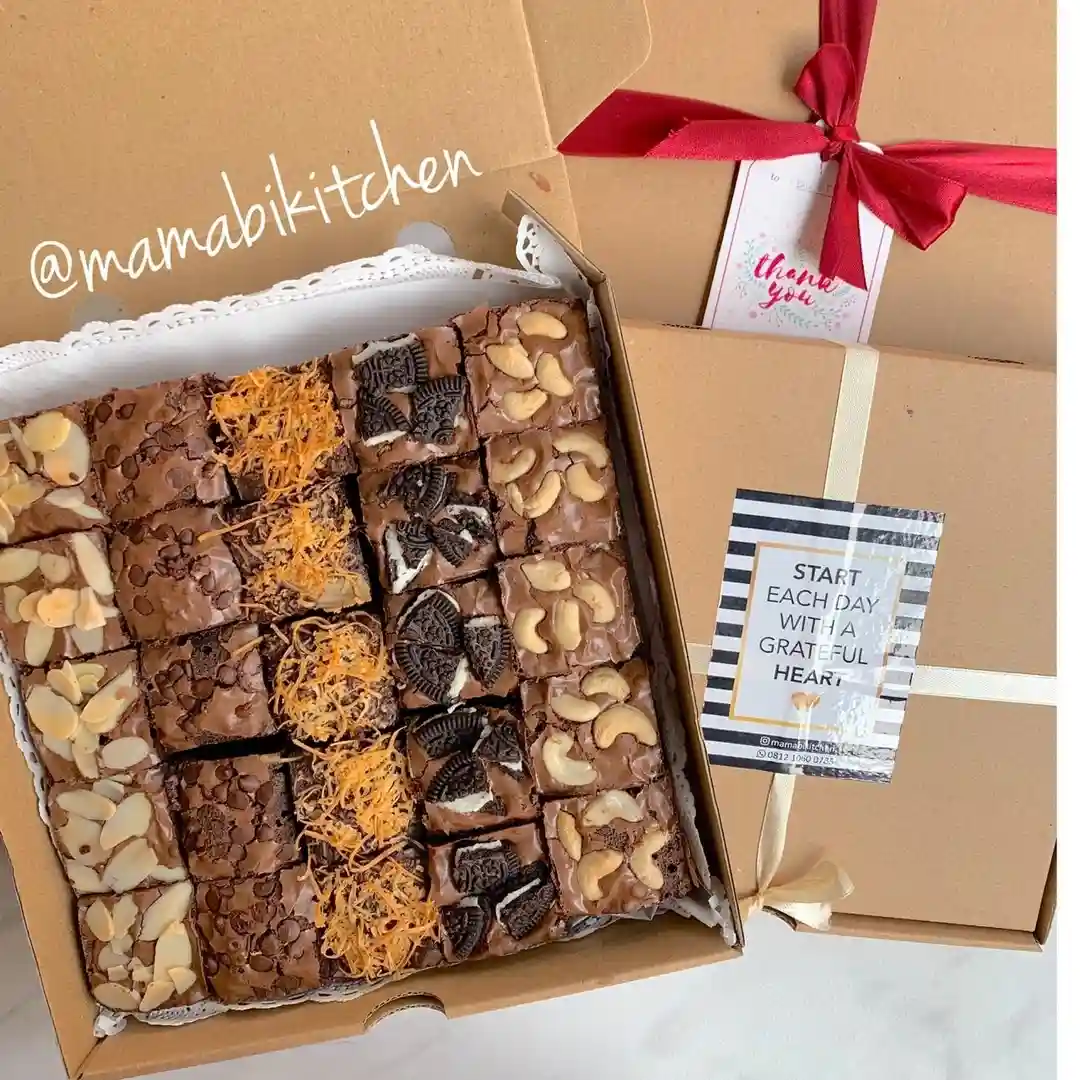cetak stiker box makanan kemasan kardus / corrugated untuk produk brownies sekat