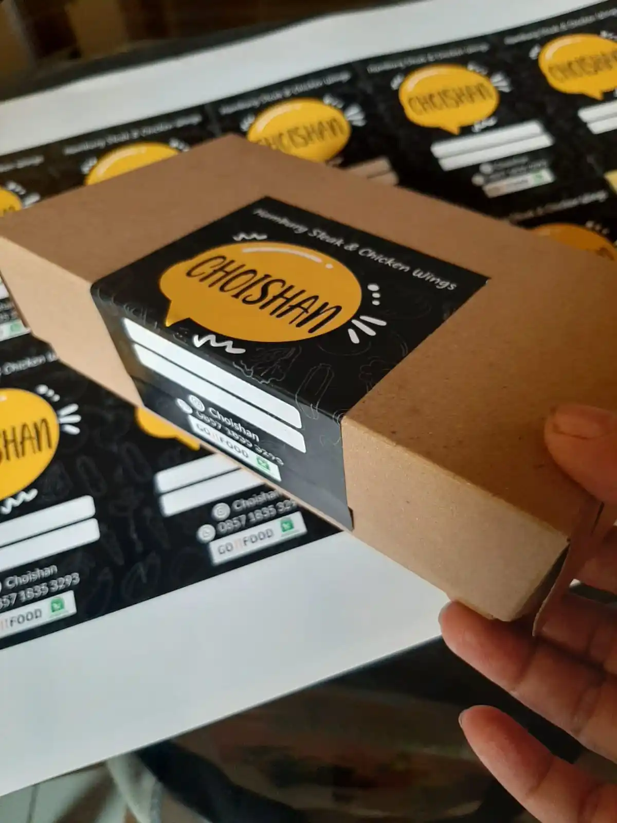 print stiker catering nasi kotak dengan material kromo yang ekonomis